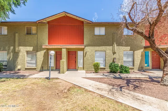 MLS: 6902880 Condo For Sale