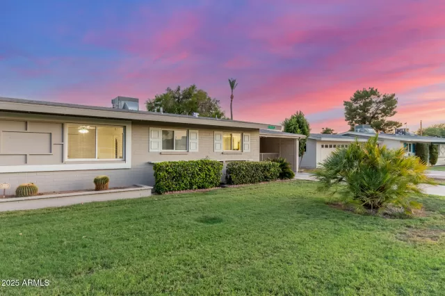 MLS: 6902943 Condo For Sale