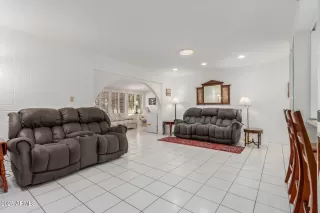 Photo #5: 6902943 Listing 