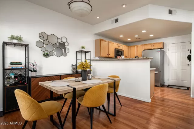 MLS: 6902984 Condo For Sale