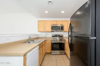 Photo #5: 6903386 Listing 