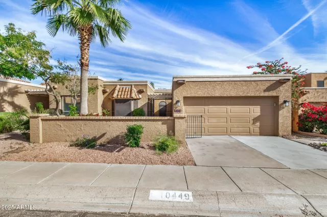 MLS: 6903402 Condo For Sale