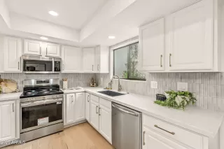 Photo #2: 6903433 Listing