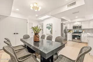 Photo #5: 6903433 Listing