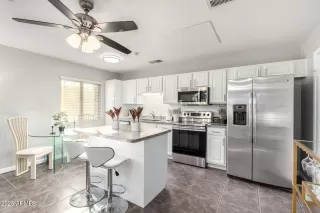 Photo #4: 6903445 Listing