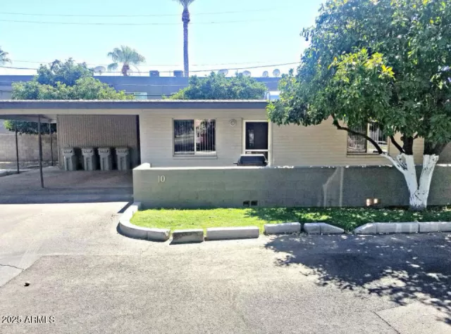 MLS: 6903604 Condo For Sale