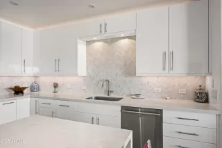 Photo #2: 6903635 Listing 