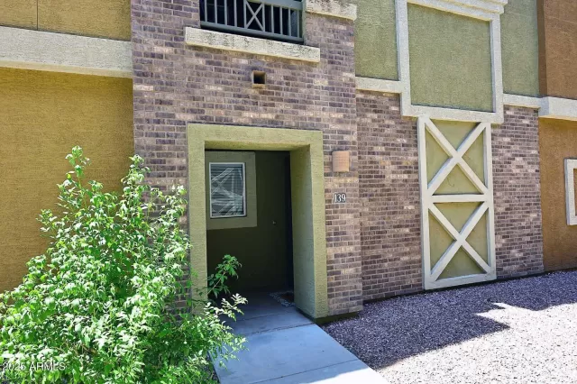 MLS: 6903768 Condo For Sale