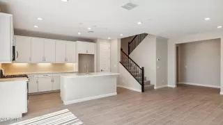 Photo #4: 6903857 Listing