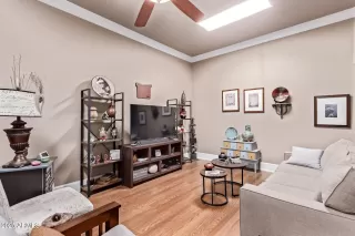 Photo #3: 6903902 Listing