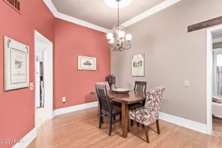 Photo #5: 6903902 Listing