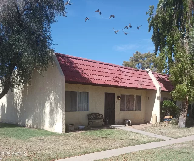 MLS: 6904490 Condo For Sale