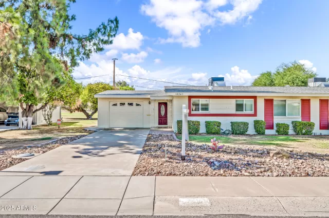 MLS: 6904526 Condo For Sale