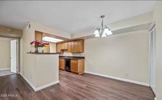 Photo #5: 6904879 Listing