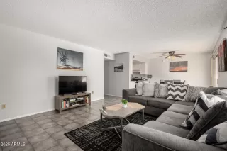 Photo #3: 6904945 Listing