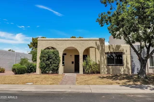 MLS: 6905273 Condo For Sale