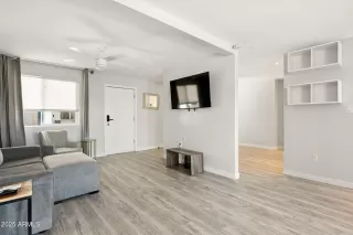 Photo #5: 6905366 Listing