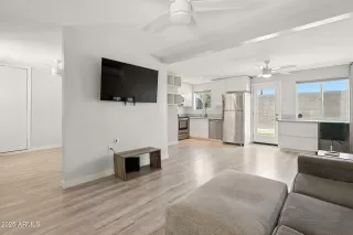 Photo #6: 6905366 Listing