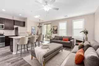 Photo #6: 6905426 Listing