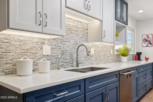 MLS: 6905588 Condo For Sale