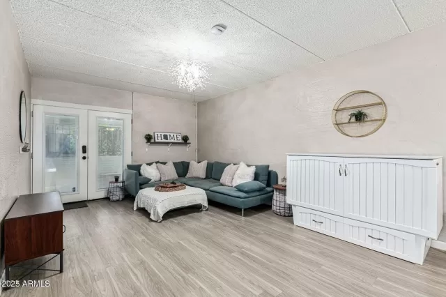 MLS: 6905601 Condo For Sale