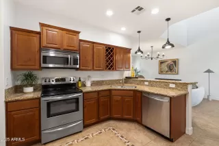 Photo #5: 6905645 Listing
