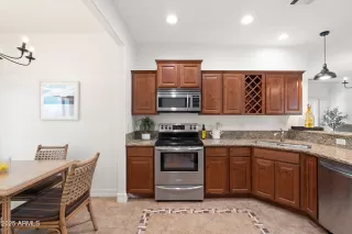 Photo #6: 6905645 Listing