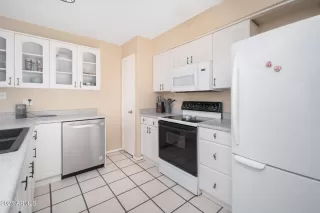 Photo #6: 6905828 Listing 