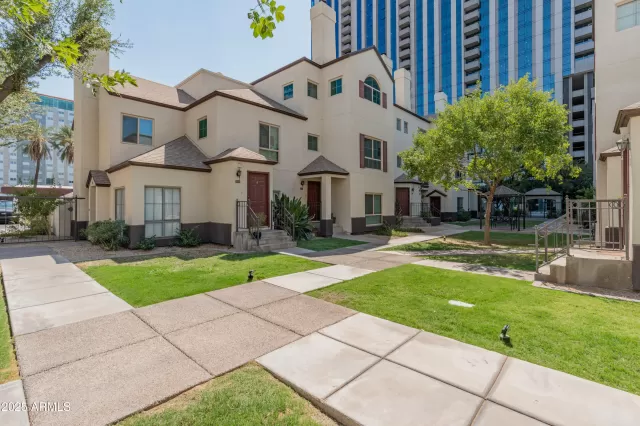 MLS: 6905840 Condo For Sale