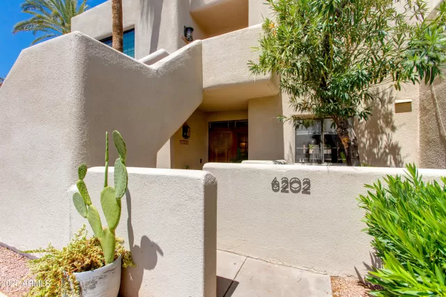 MLS: 6905910 Condo For Sale