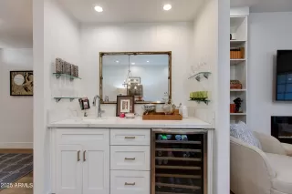 Photo #5: 6905910 Listing 