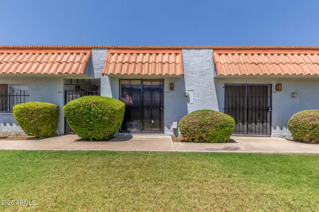 MLS: 6905950 Condo For Sale