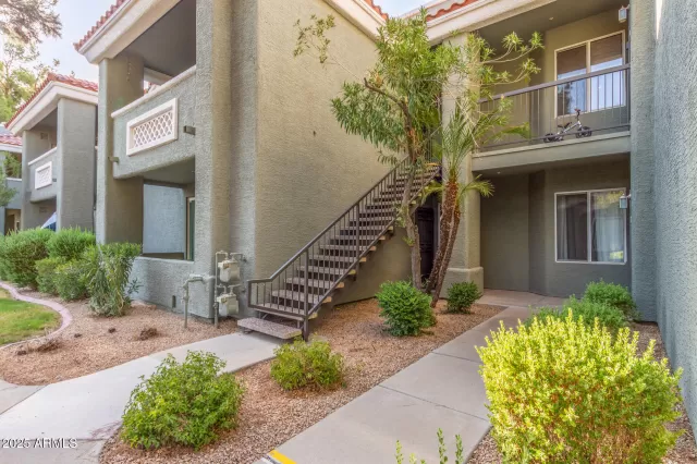 MLS: 6906080 Condo For Sale