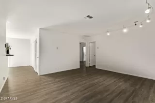 Photo #6: 6906336 Listing