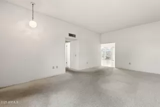 Photo #5: 6906361 Listing 