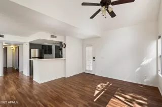 Photo #3: 6906485 Listing 