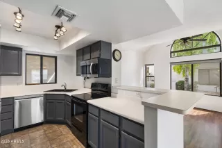 Photo #5: 6906485 Listing 