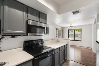 Photo #6: 6906485 Listing 