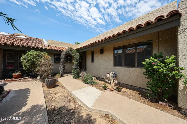 MLS: 6906494 Condo For Sale