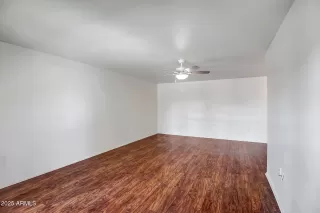 Photo #4: 6906500 Listing