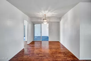 Photo #6: 6906500 Listing