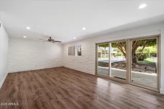 Photo #3: 6906518 Listing