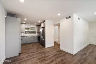 Photo #5: 6906518 Listing