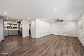 Photo #6: 6906518 Listing