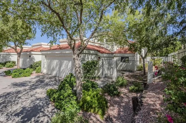 MLS: 6906550 Condo For Sale