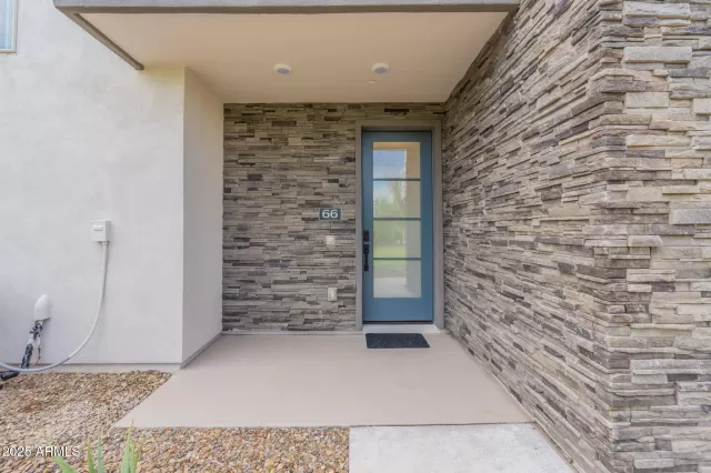 MLS: 6906598 Condo For Sale