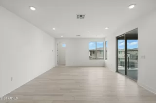 Photo #5: 6906598 Listing 