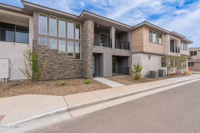 MLS: 6906611 Condo For Sale