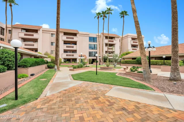 MLS: 6906613 Condo For Sale