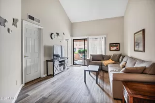 Photo #3: 6906613 Listing